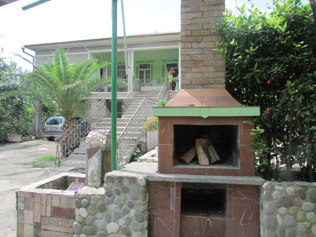 Joni Guest House Batumi Exterior foto